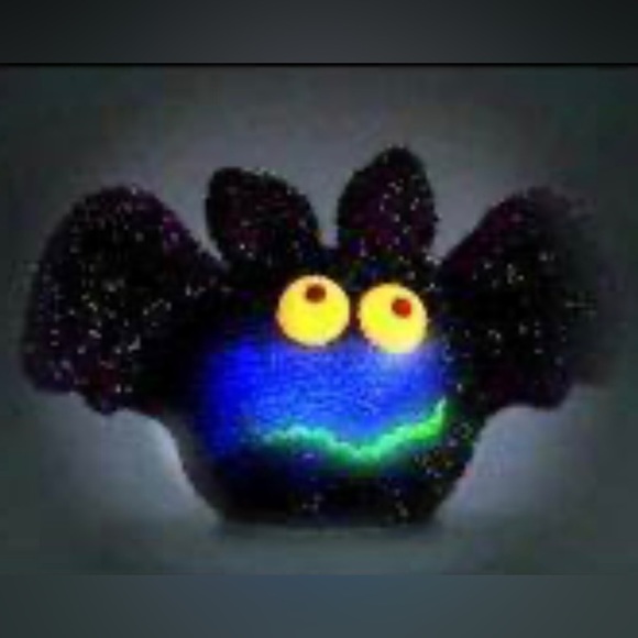 Halloween Light Up Bat, Like New, 3 AAA batteries included - Picture 2 of 14